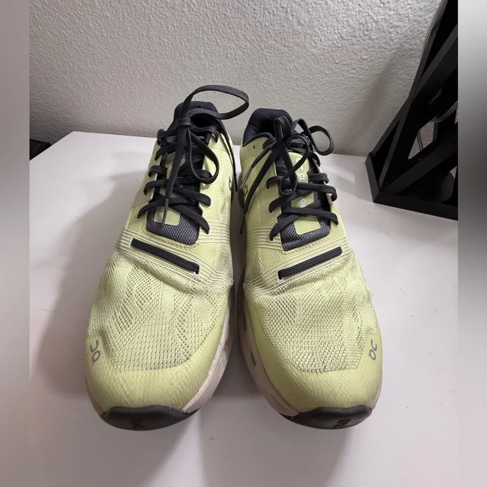 On cloud go men size 10 Shoes in Lime and Black